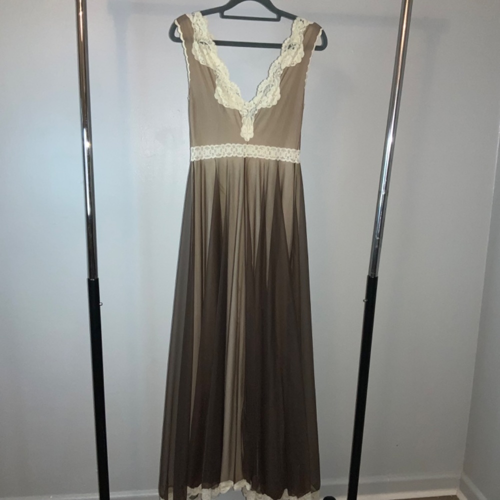 Elegant‎ Lace Trimmed Brown Nightgown Sz Med - Picture 5 of 11